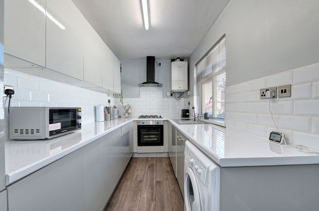 Property photo 2 of 17