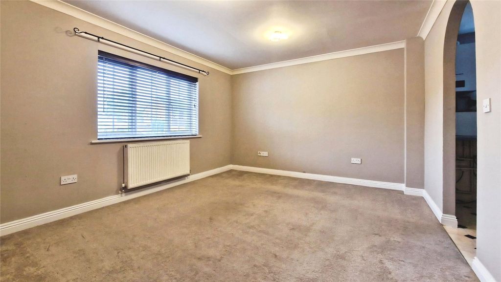 Property photo 2 of 9 Picture No. 17