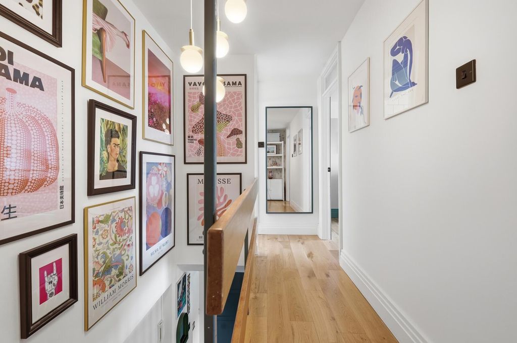 Property photo 2 of 22 Hallway