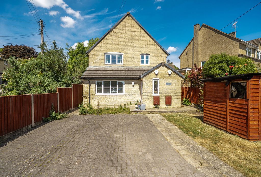 Property photo 1 of 14 1296013-15-682c7B...
