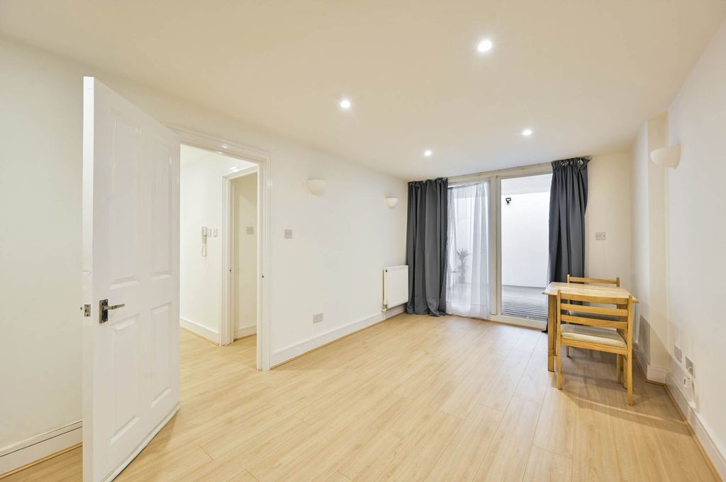 Property photo 2 of 10
