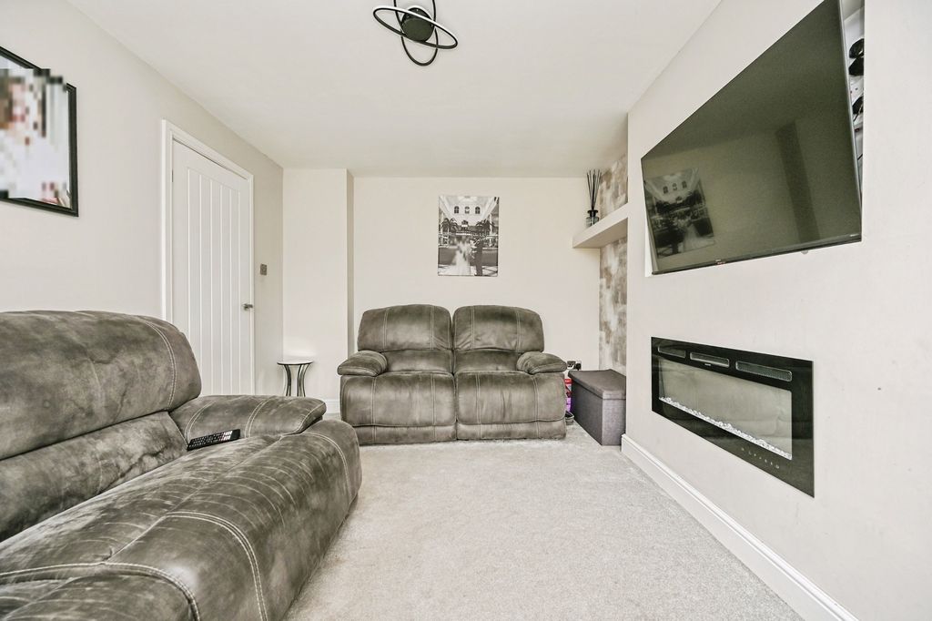 Property photo 3 of 20 Pbox-Img.Jpg