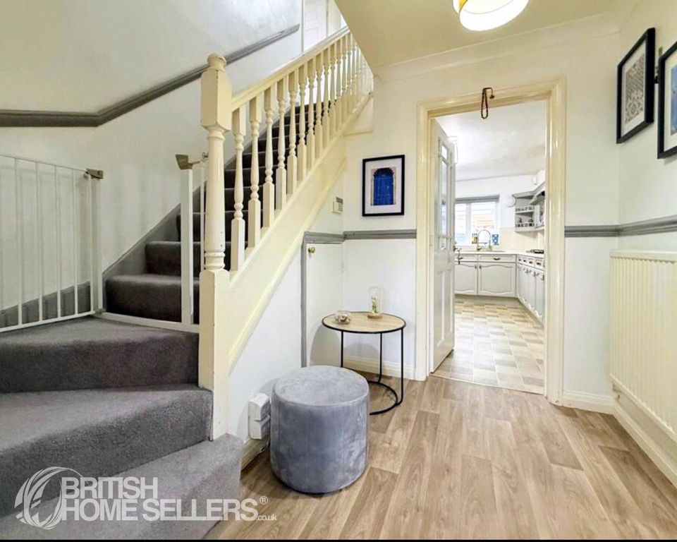 Property photo 2 of 25 Picture No. 20