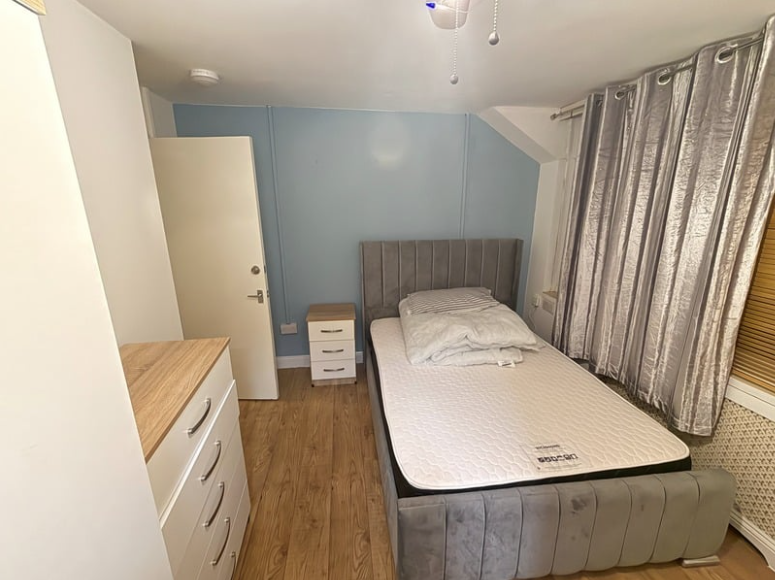 Property photo 1 of 6 Ensuite Bedroom