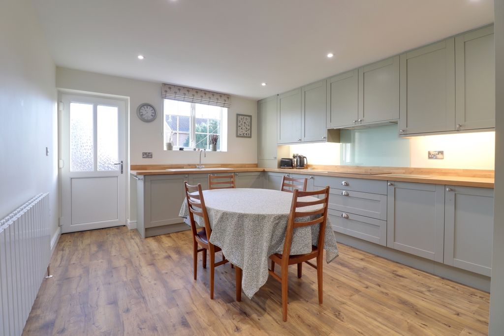 Property photo 2 of 16 Refitted Kitchen Diner