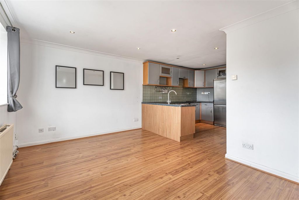 Property photo 3 of 10 6_73221.Jpg