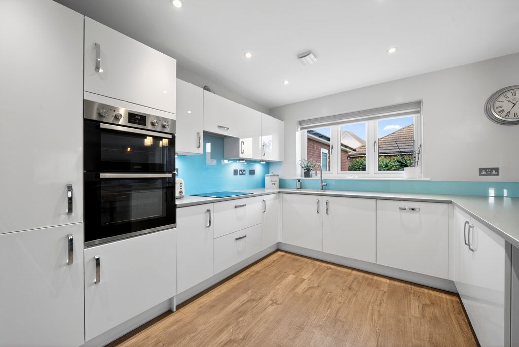 Property photo 2 of 20 Kitchen