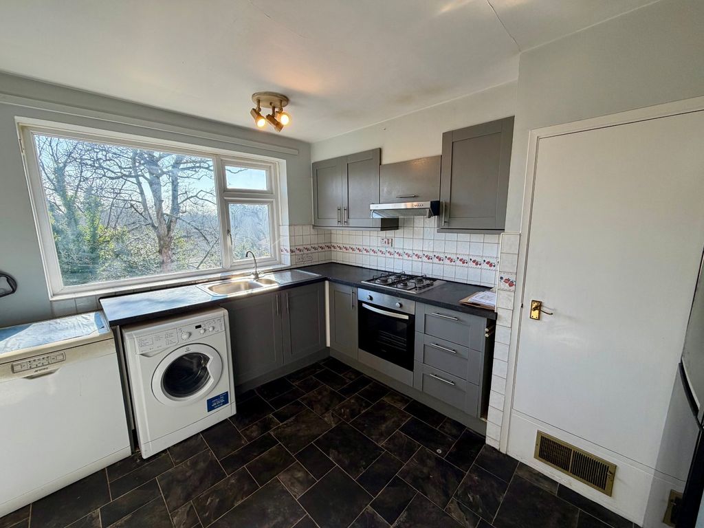 Property photo 2 of 10 Picture No. 18