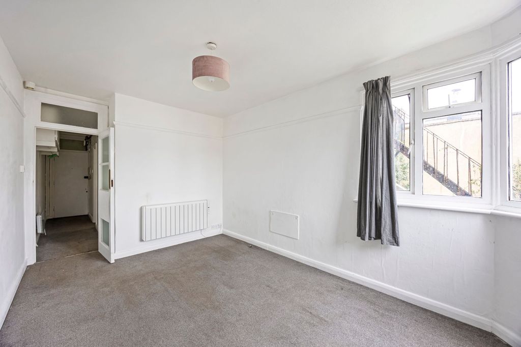 Property photo 3 of 7