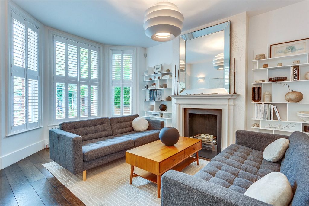 Property photo 2 of 24 Sitting Room