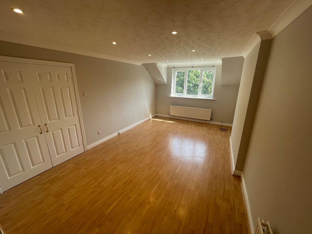 Property photo 2 of 11 Picture No. 24