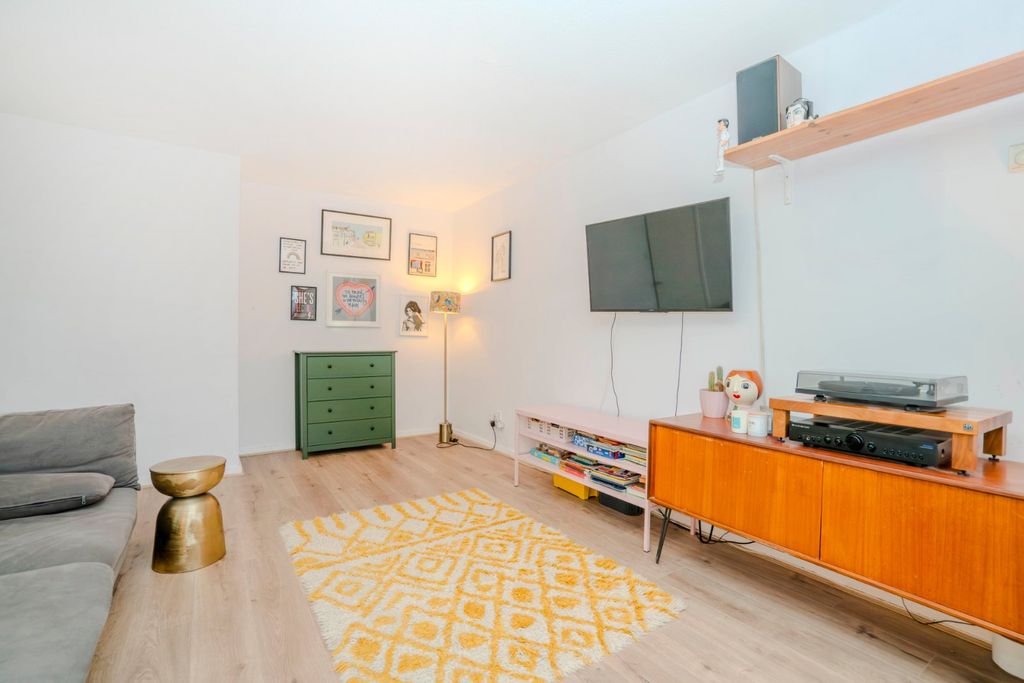 Property photo 2 of 12 Picture No. 15