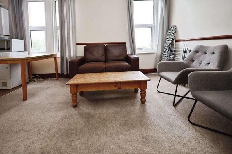 Property photo 3 of 9 Photo 8