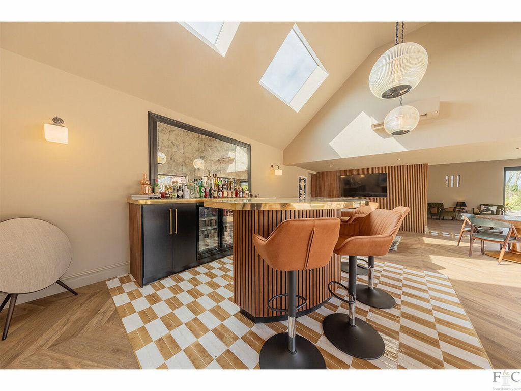 Property photo 2 of 43