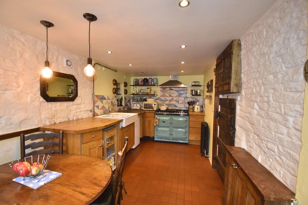 Property photo 3 of 22 Kitchen