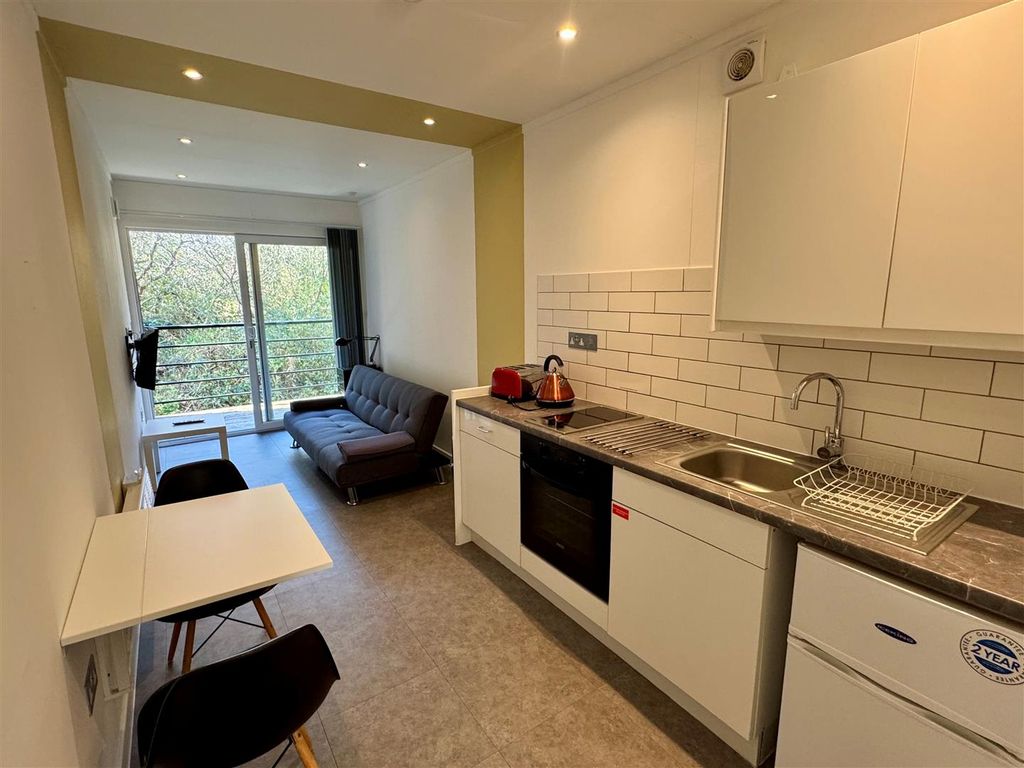 Property photo 2 of 9 13 Drydock Kitchen