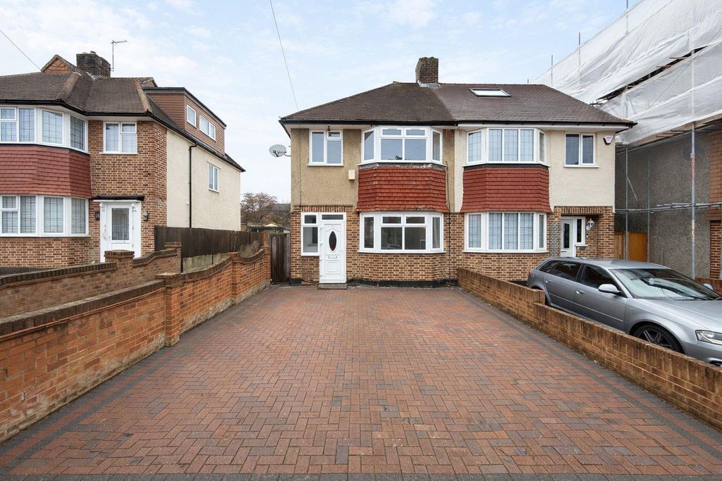 Property photo 1 of 16 Driveway