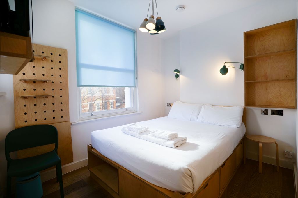 Property photo 1 of 4 Studio For Rent