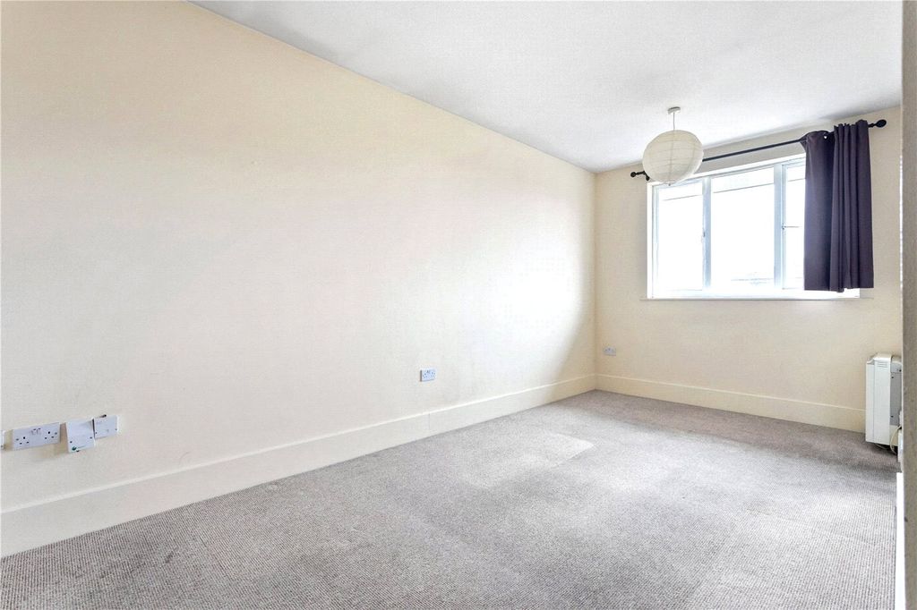 Property photo 3 of 14 Picture No. 24