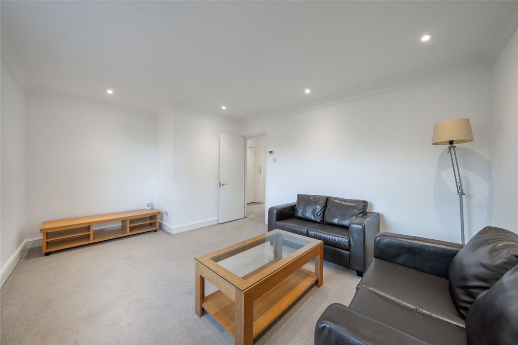 Property photo 2 of 14 Picture No. 12