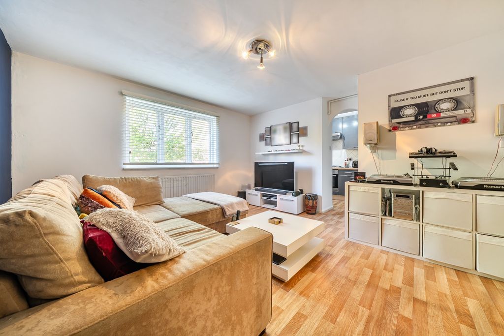 Property photo 2 of 12 5434104