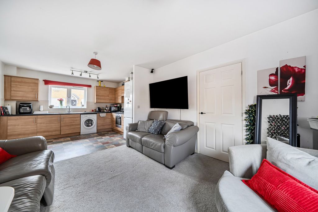 Property photo 3 of 8 1409718-11-699314...