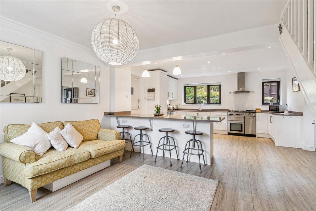 Property photo 2 of 26 Kitchen/Breakfast/Family Room