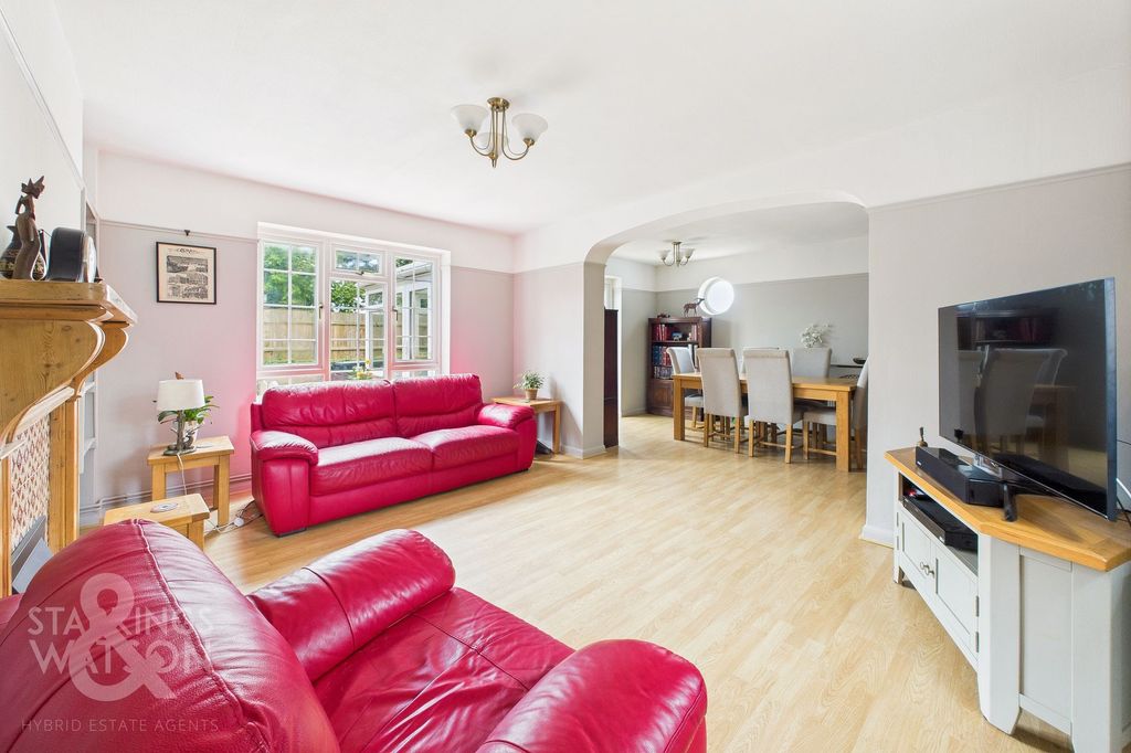 Property photo 2 of 28