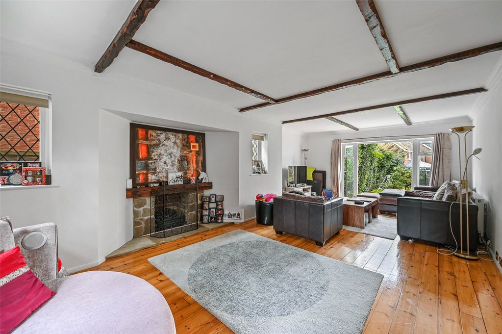 Property photo 2 of 14 Lounge