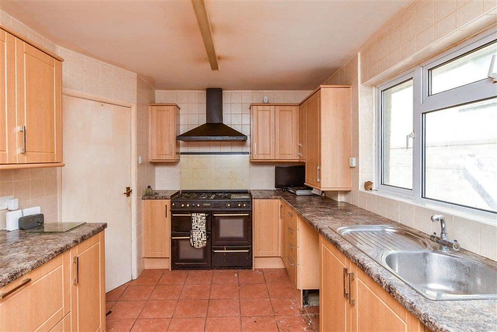 Property photo 2 of 14 Kitchen