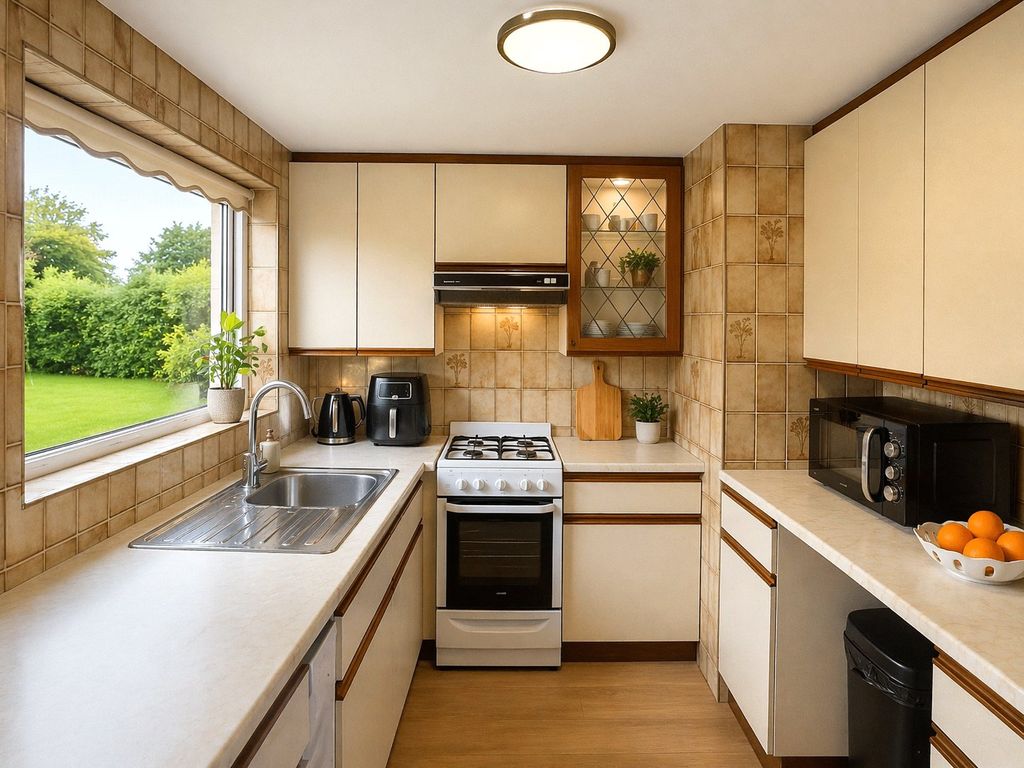 Property photo 3 of 6 Kitchen