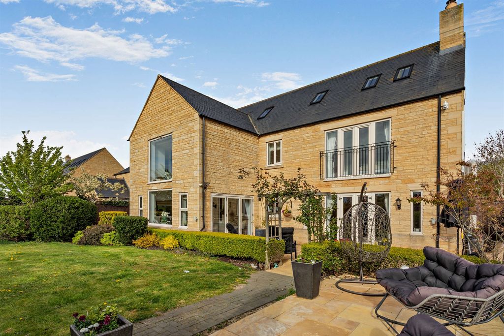 Property photo 2 of 21