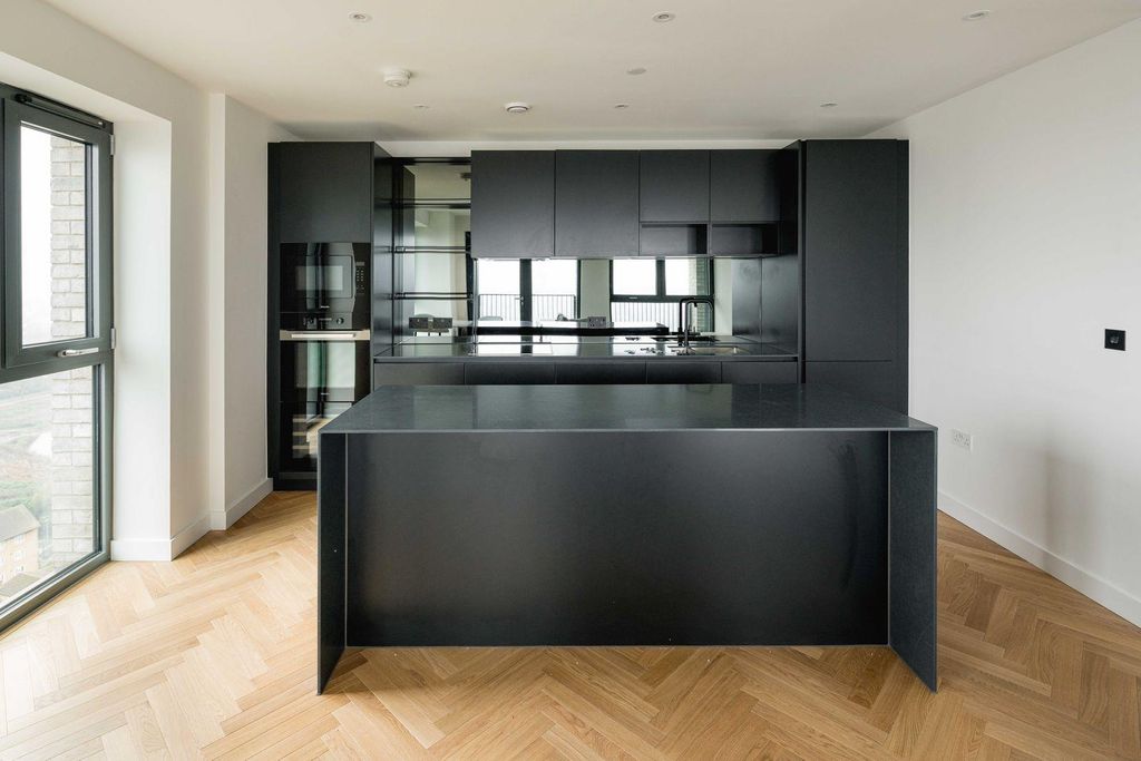 Property photo 3 of 12 Qpjpyknq.Jpeg