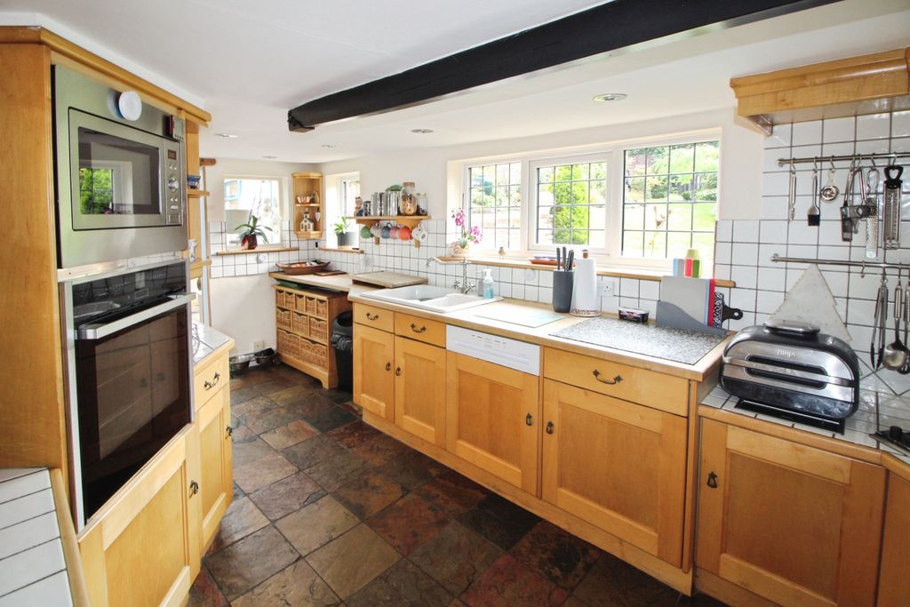 Property photo 3 of 35 Kitchen