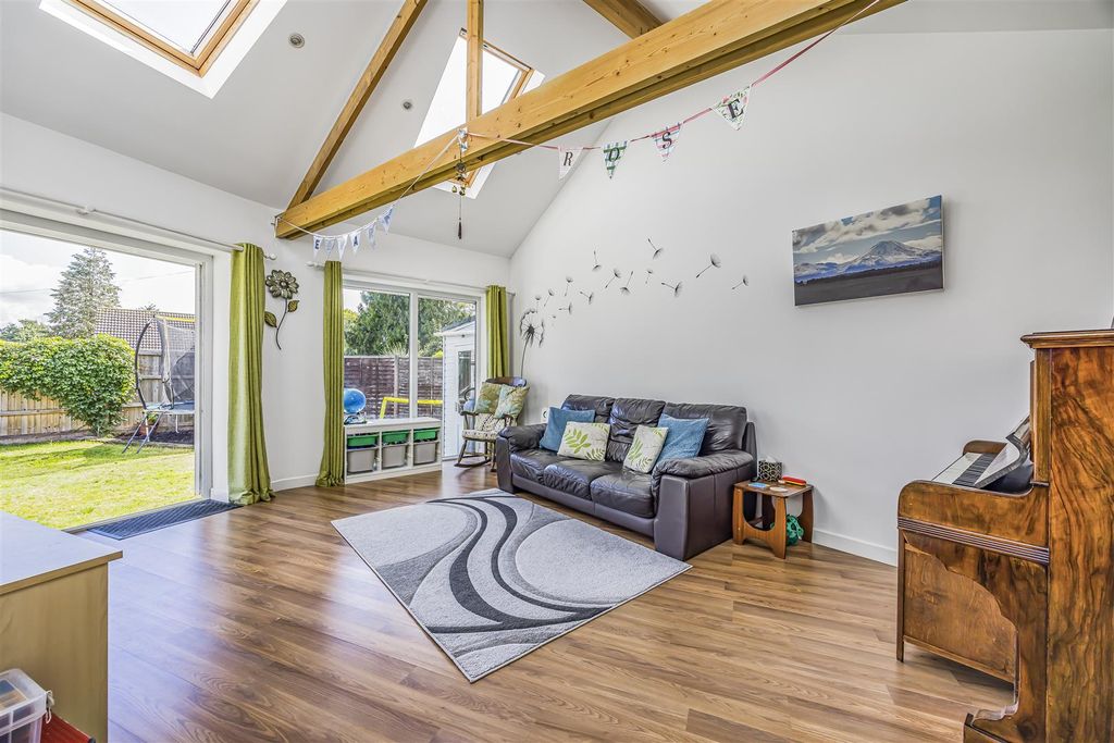Property photo 2 of 25 90 Horndean Road, Emsworth-Porticomarketing-Nexa-1