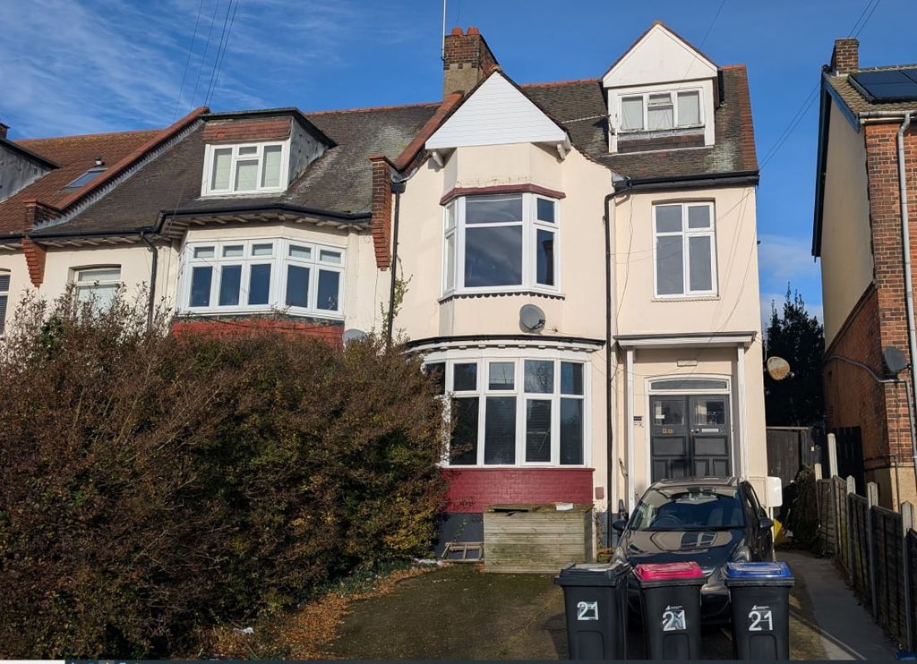 Property photo 1 of 2