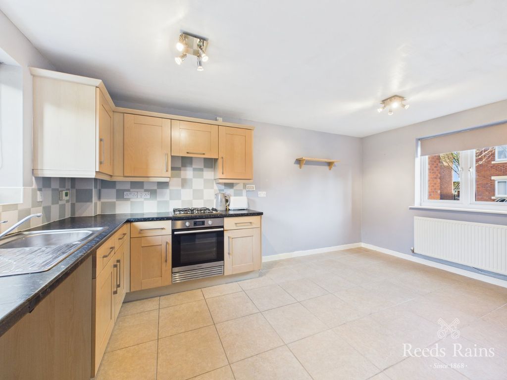 Property photo 3 of 20 Kitchen/Dining Room
