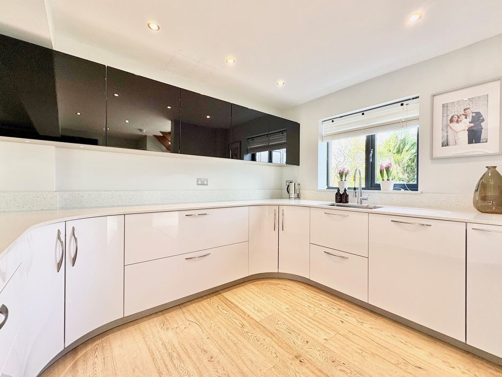 Property photo 2 of 30