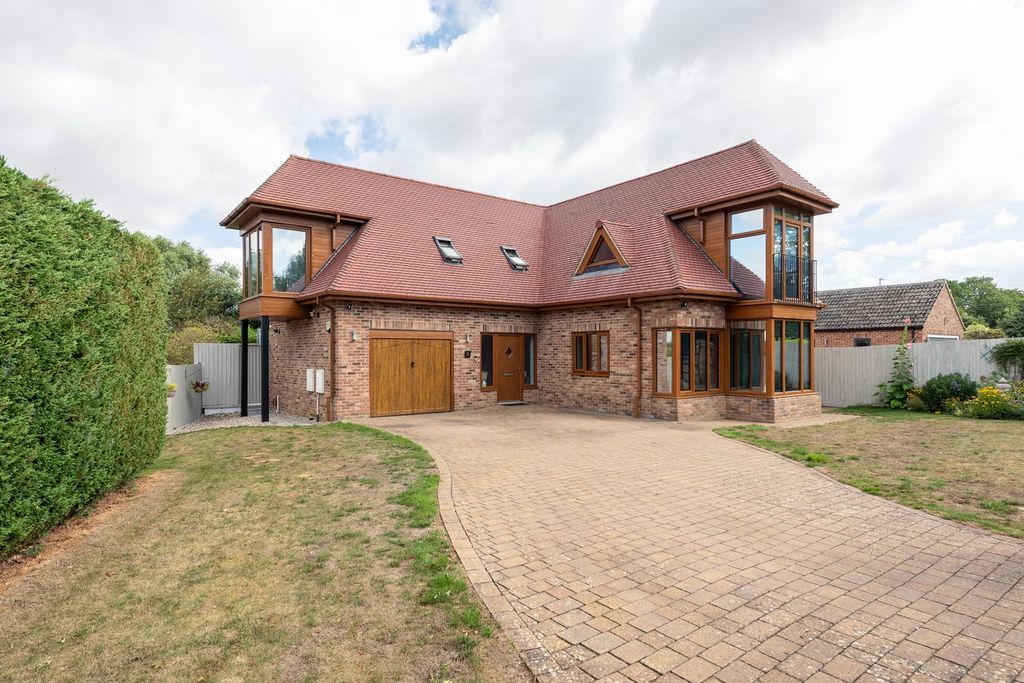 Property photo 1 of 32