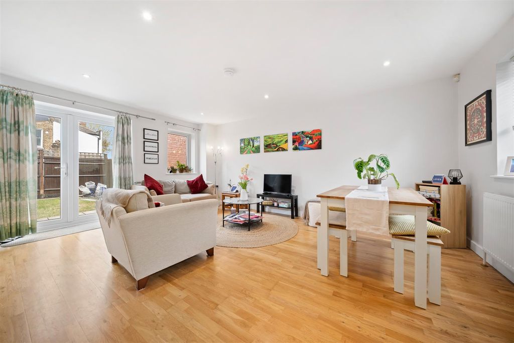 Property photo 3 of 9 51 Grove Road, Sw19 1Bj-6.Jpg