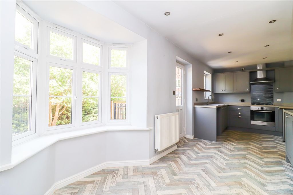 Property photo 2 of 12 Kitchen