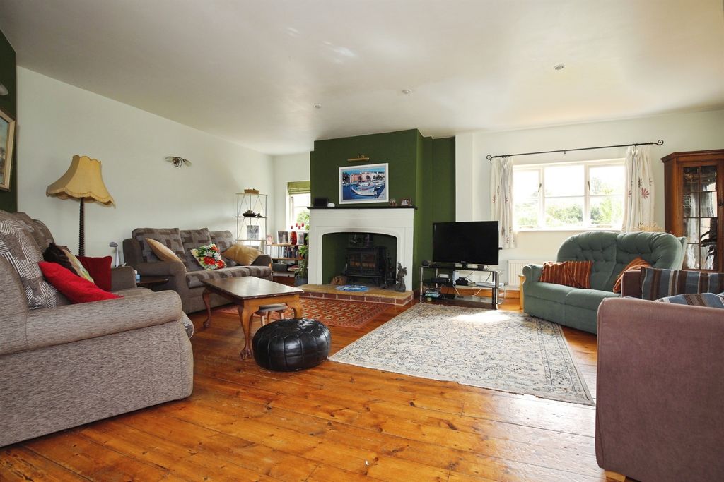 Property photo 2 of 18