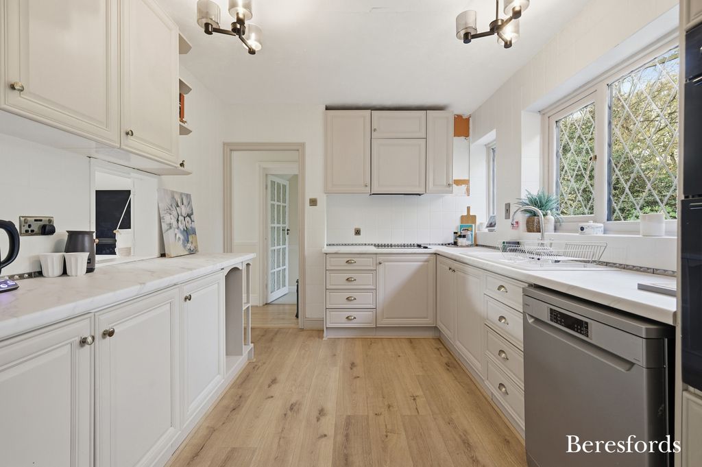 Property photo 3 of 21 Kitchen