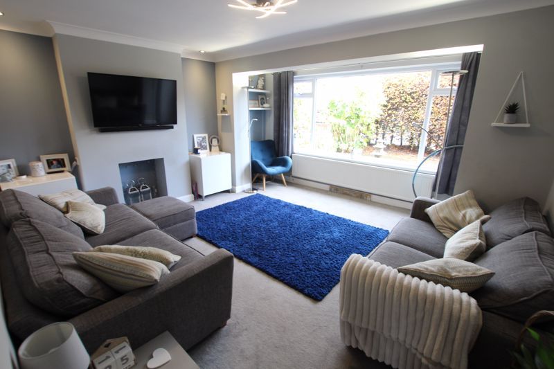 Property photo 3 of 18 Lounge