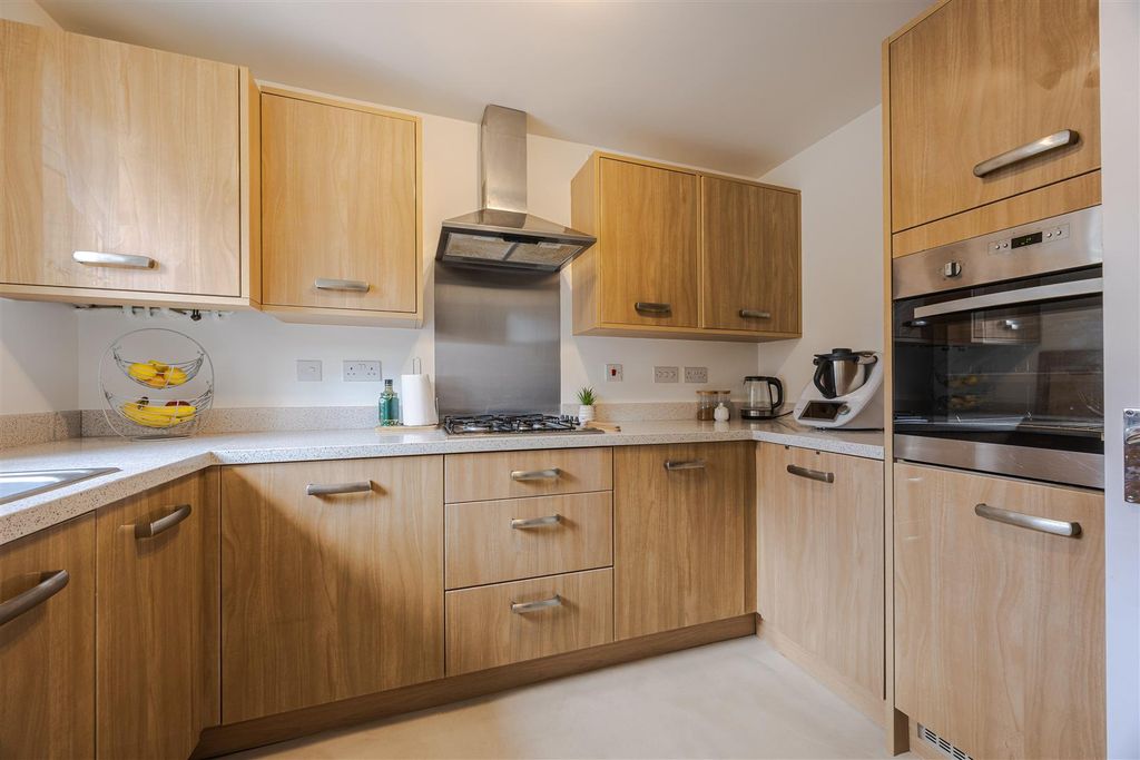 Property photo 3 of 15 Kitchen