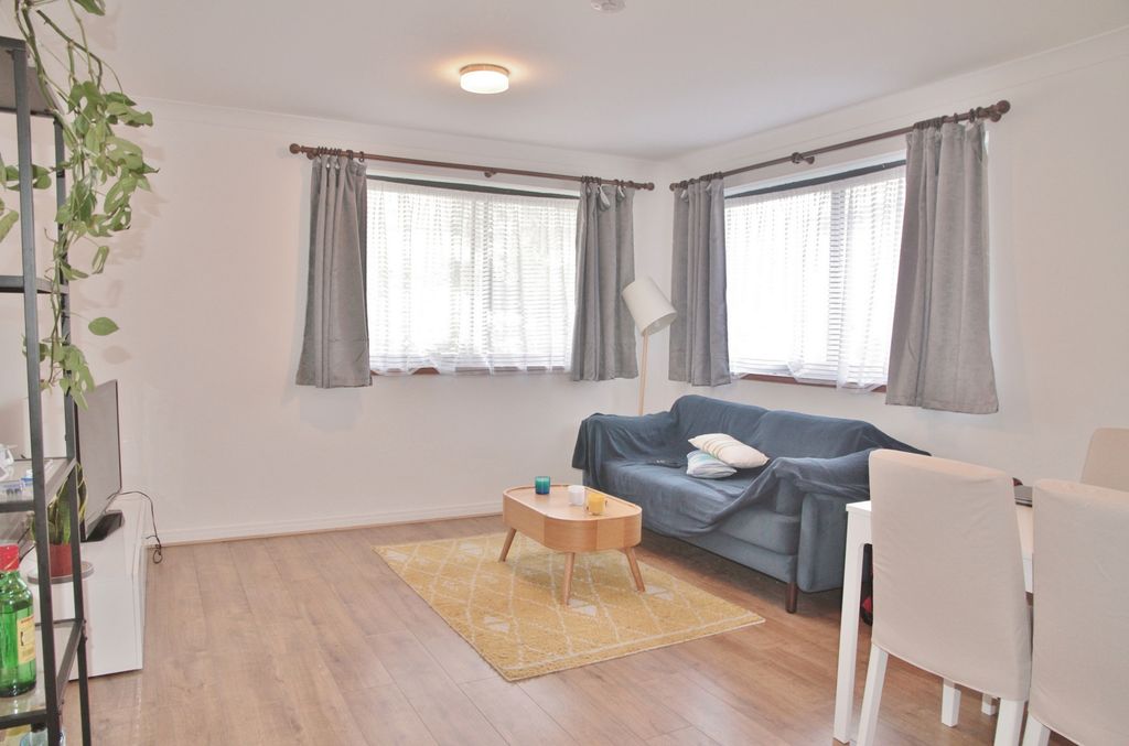 Property photo 1 of 11 Photo 6
