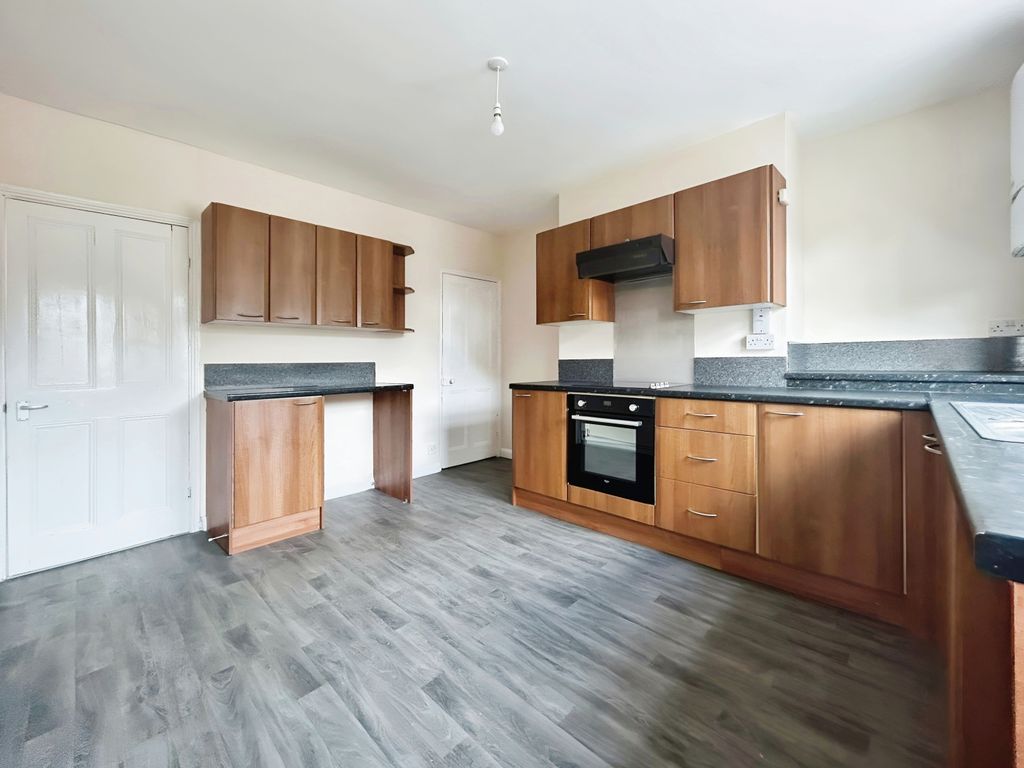 Property photo 3 of 9 37 B1
