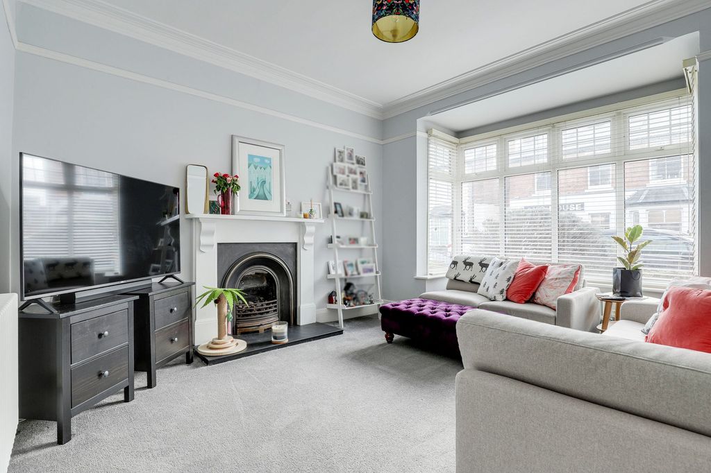 Property photo 2 of 20