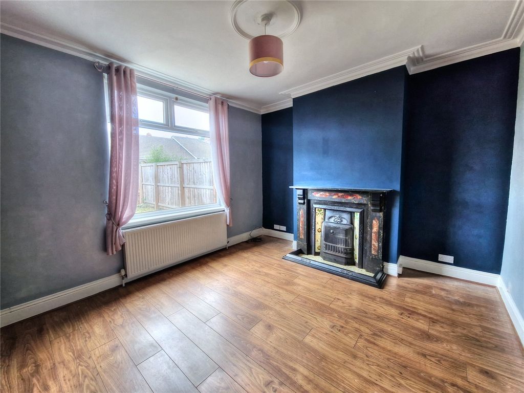 Property photo 2 of 10 Picture No. 04