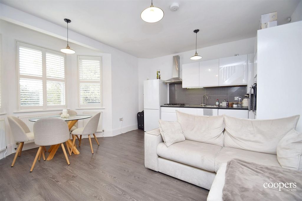 Property photo 1 of 6 Living Room/Kitchen